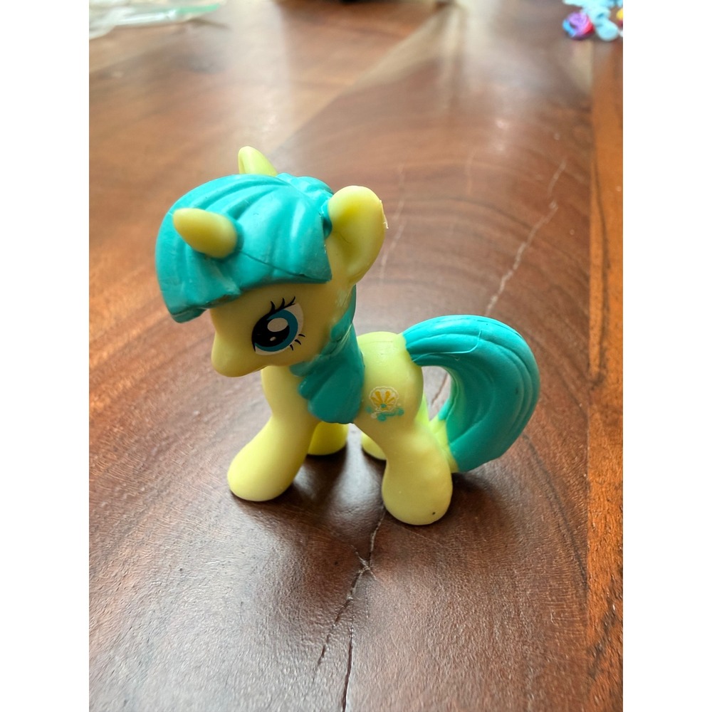 My Little Pony Lyra Heartstrings Mini Figure Yellow Teal Unicorn Hasbro 60111